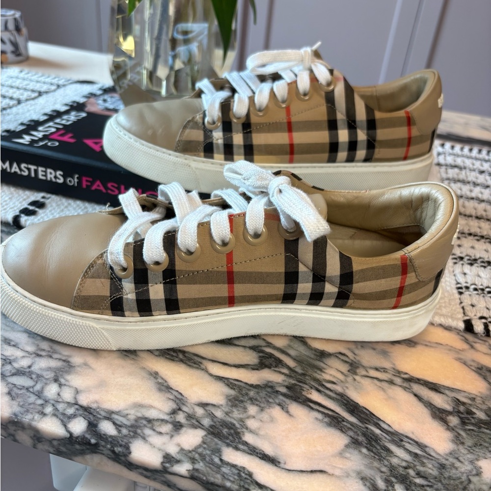 Authentic BURBERRY Jack Vintage Check Low Top Sneakers. - Picture 6 of 12